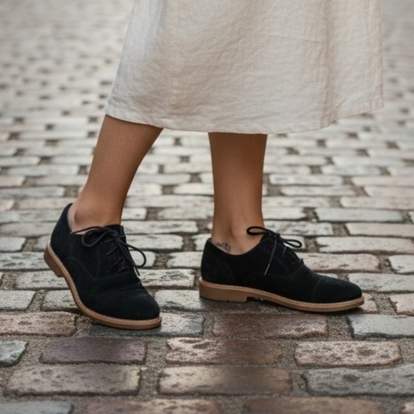 Super Comfy ECCO Black Suede Elegant Women's Oxford Shoes - Picture 2 of 5